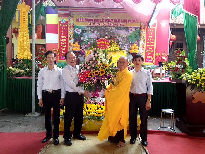 Chủ tịch Ủy ban MTTQ tỉnh chúc mừng nhân dịp lễ Phật đản (Phật lịch 2563 – Dương lịch 2019)